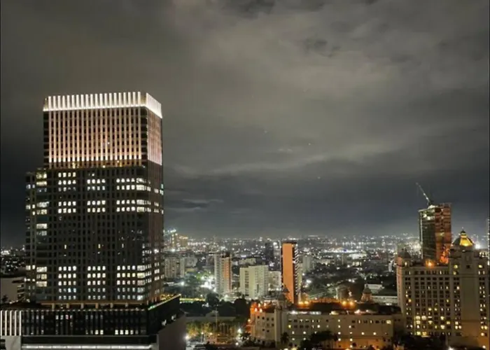 Moon Penthouse アパート